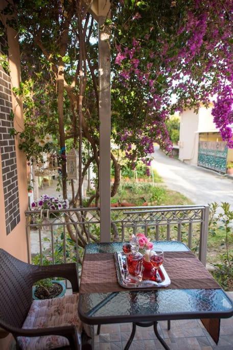 Bougainvillea House 1 Каламата Экстерьер фото